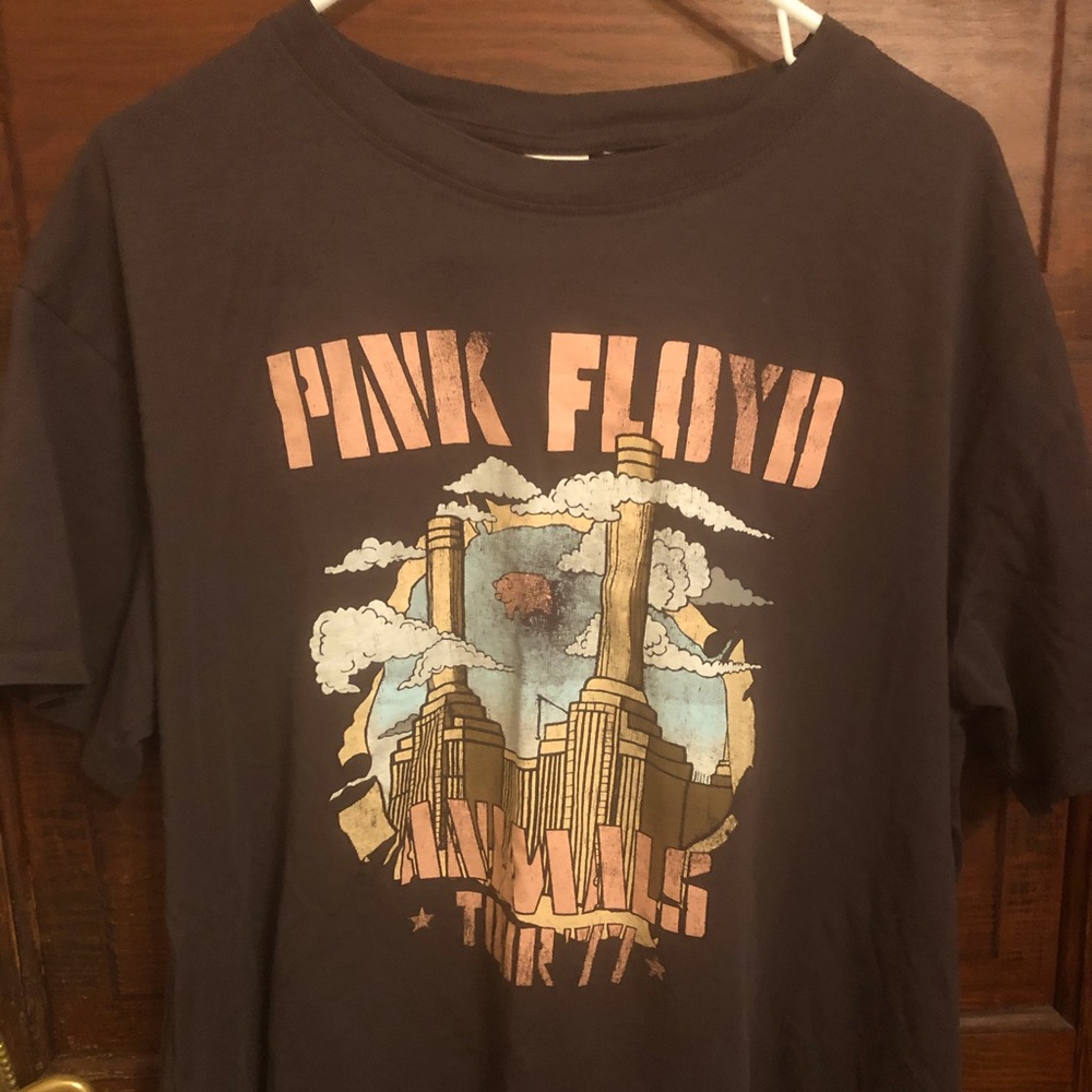 Pink Floyd tshirt from H&M. GUC! Women’s xl